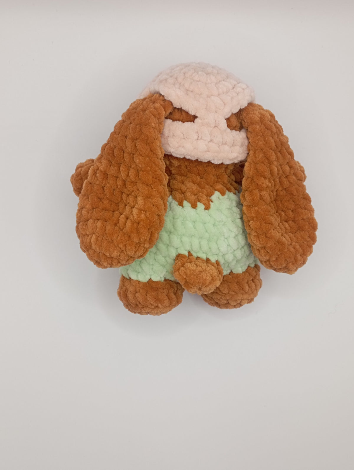 Peluche petit lapin chapeau
