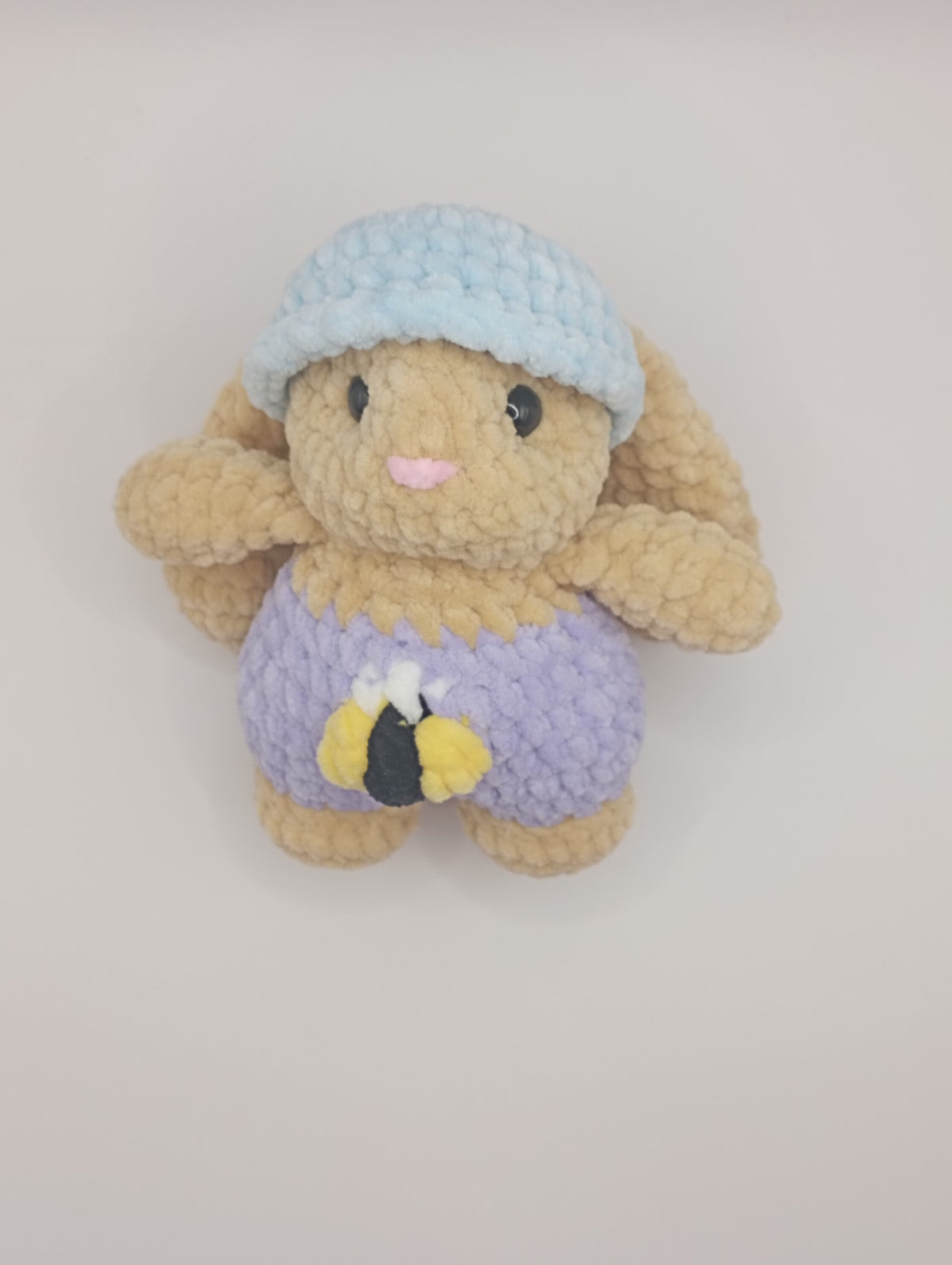 Peluche petit lapin chapeau