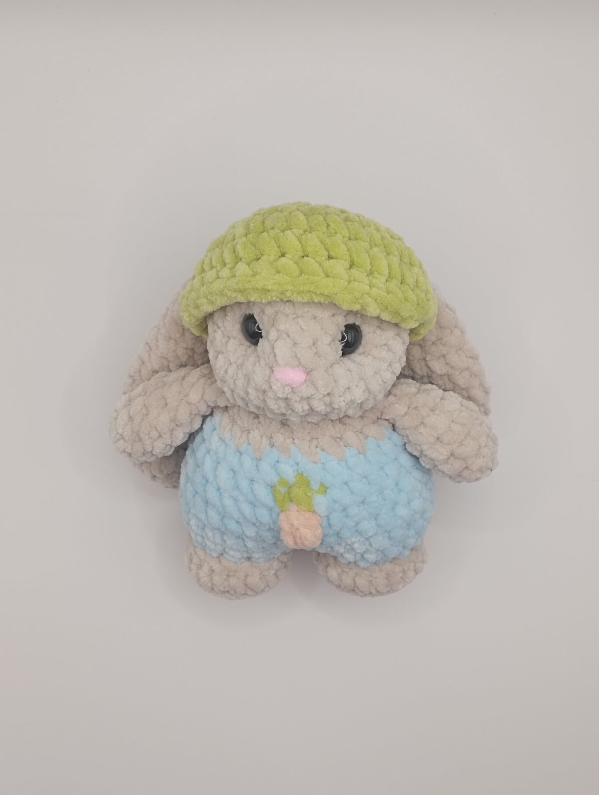 Peluche petit lapin chapeau